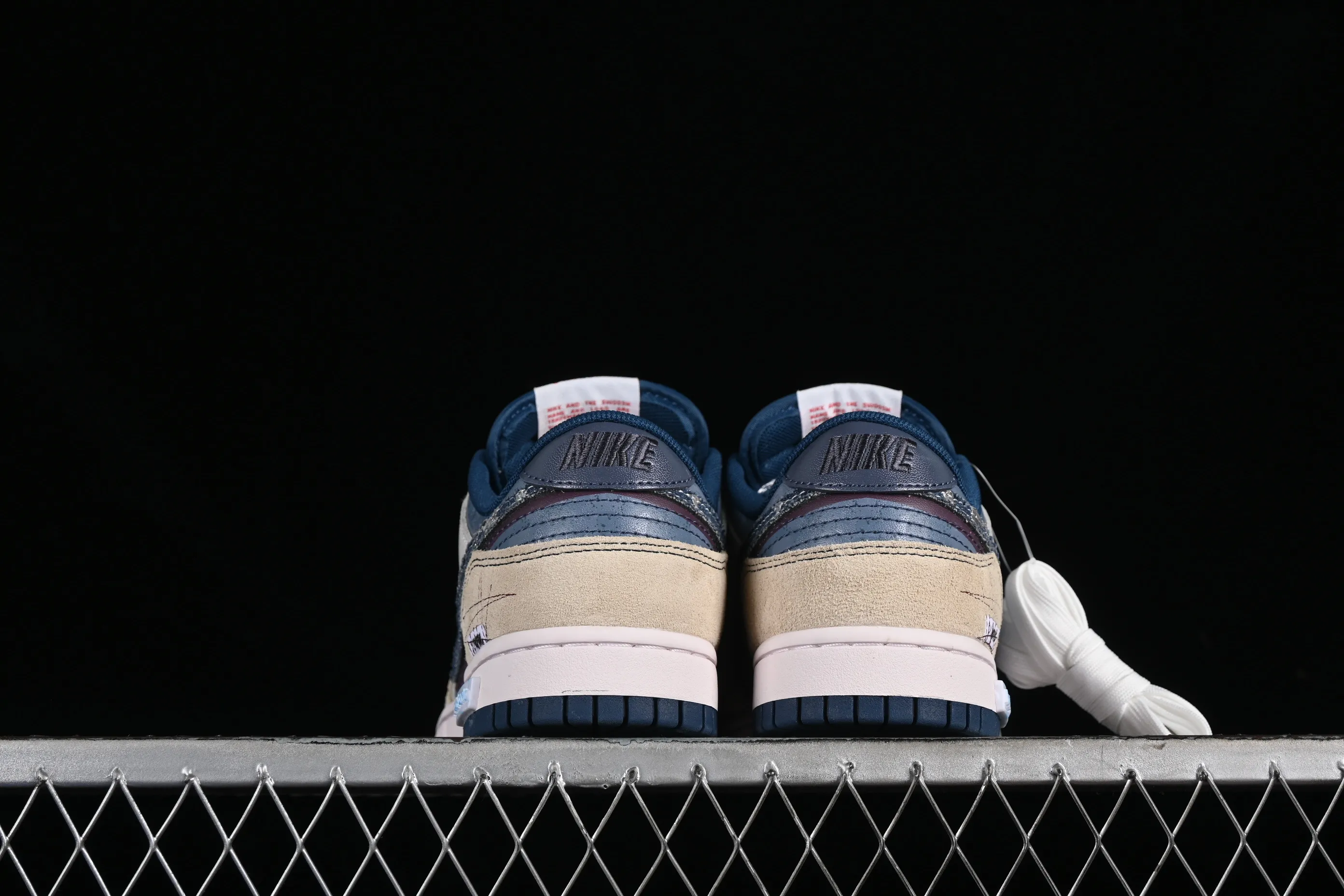 All Categories Nk SB Dunk Series Nk SB Dunk Low Low-top sneakers Nk Dunk Low Panda Prank Wave Fisherman-Fishing in the Lake Blue Brown Low-top casual sneakers DD1391-400